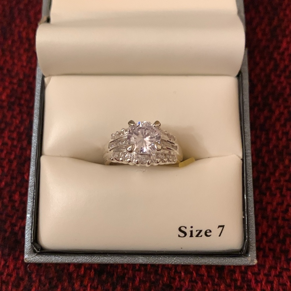 Size 7 New Directions crystal ring NWT